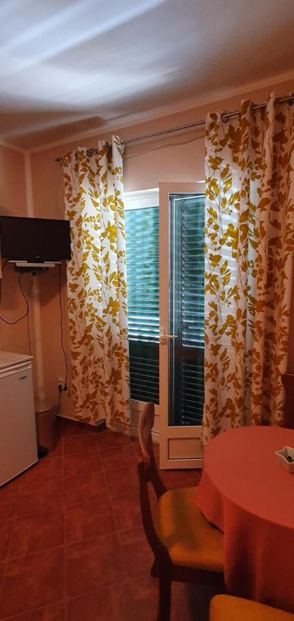 Lav Apartments Херцег Нови Екстериор снимка