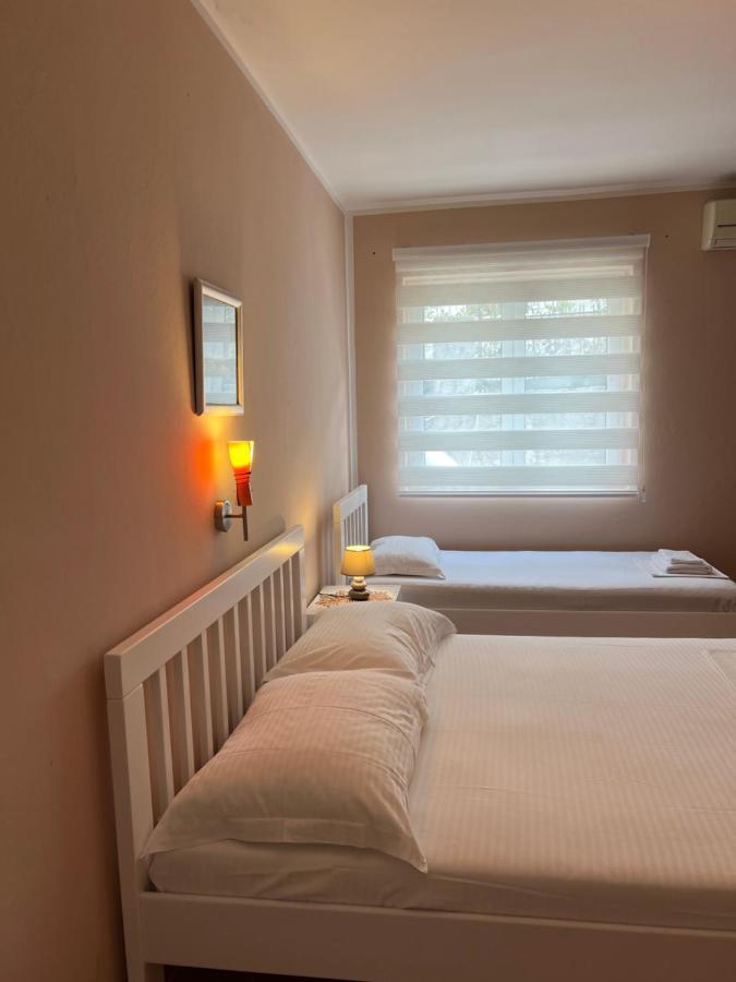 Lav Apartments Херцег Нови Екстериор снимка