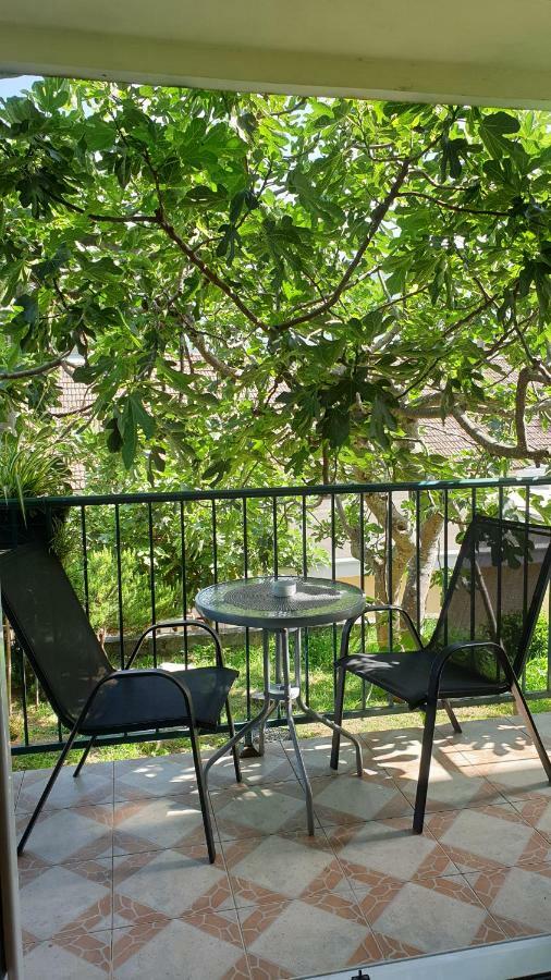 Lav Apartments Херцег Нови Екстериор снимка